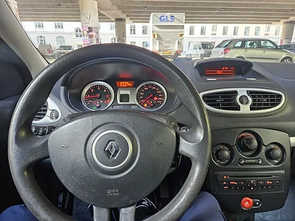 Renault Clio Iii 2011 photo 5