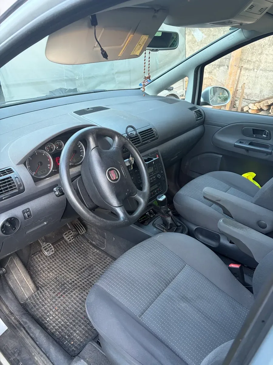Seat Alhambra 2010 photo 3