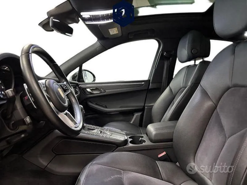 Porsche Macan 2021 photo 2