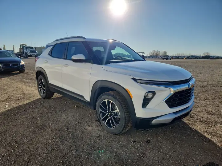 Chevrolet Trailblazer 2024 photo 2