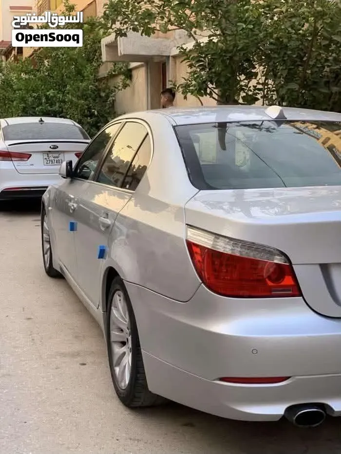 BMW 5 Series 2009 photo 2