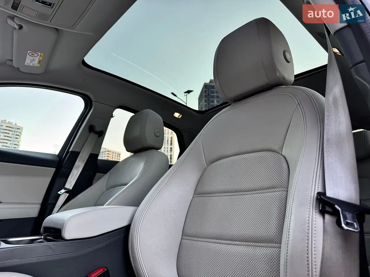 Jaguar E-Pace 2020 photo 2