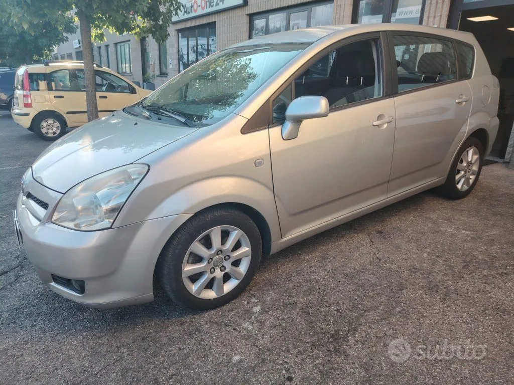Toyota Corolla Verso 2004 photo 4