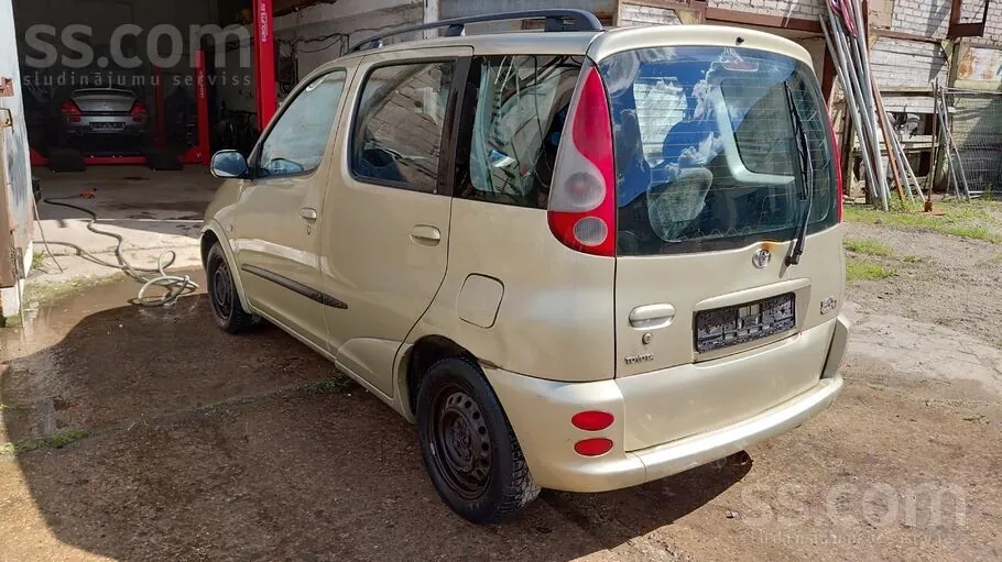 Toyota Yaris Verso 2000 photo 3