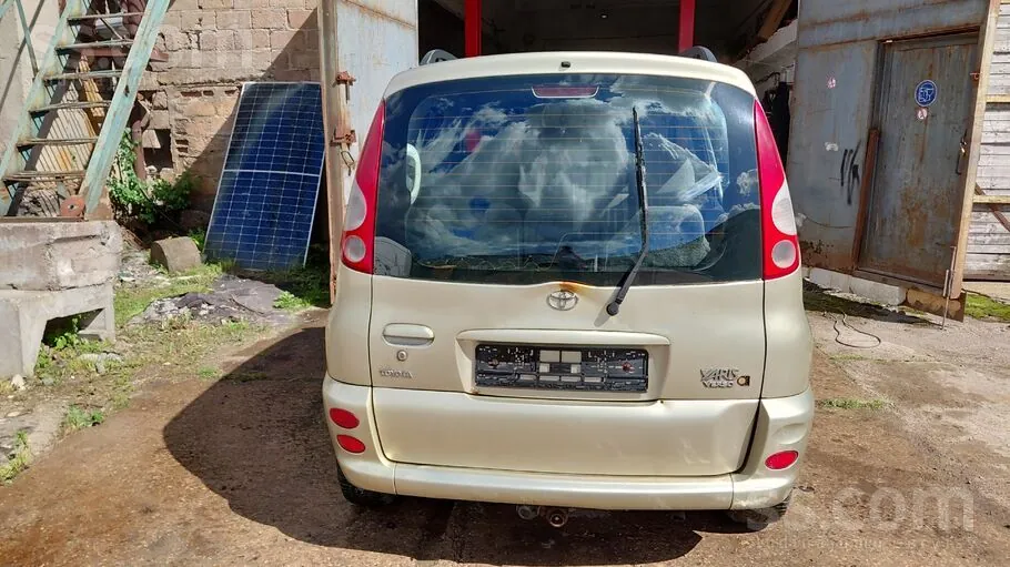 Toyota Yaris Verso 2000 photo 2
