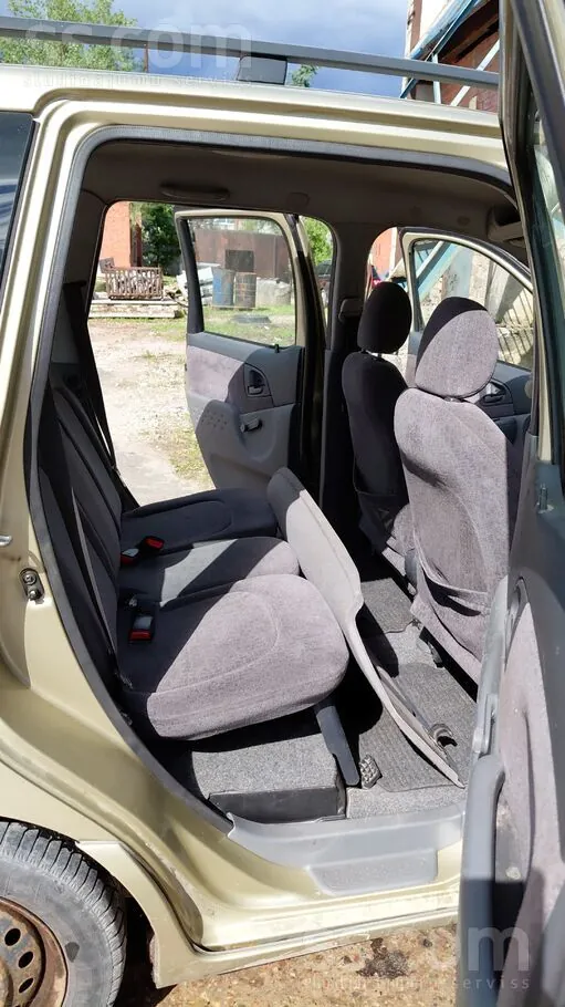 Toyota Yaris Verso 2000 photo 4