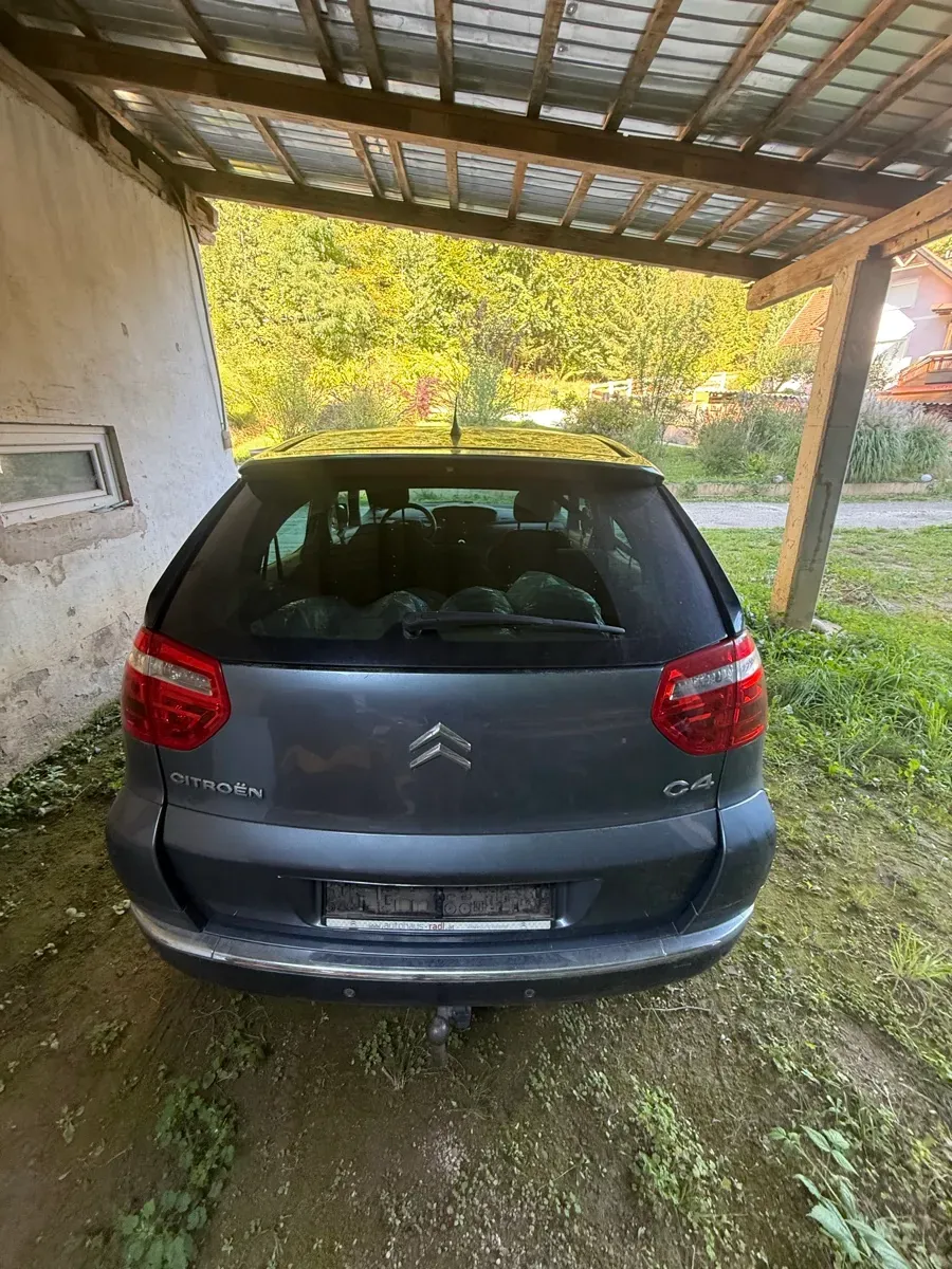 Citroen C4 Picasso 2010 photo 2