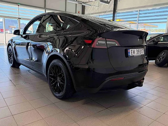 Tesla Model Y 2023 photo 5