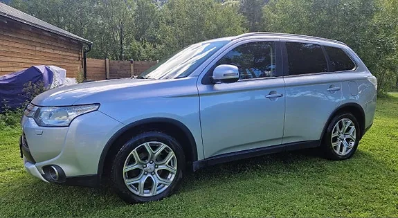 Mitsubishi Outlander 2014 photo 2
