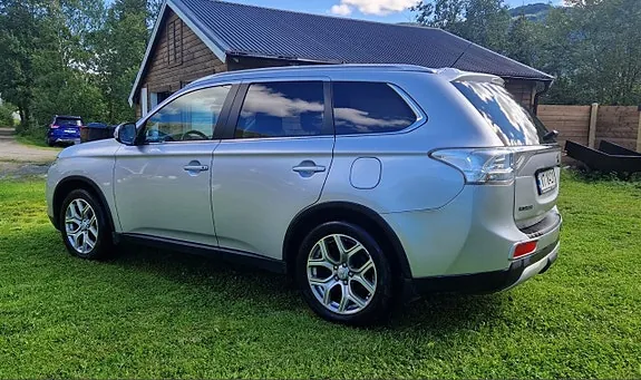 Mitsubishi Outlander 2014 photo 4