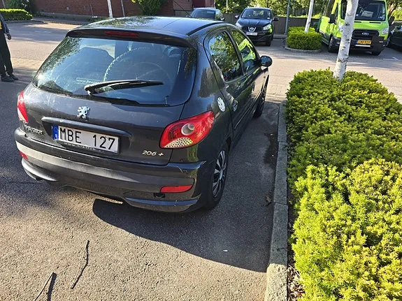 Peugeot 206 2011 photo 5