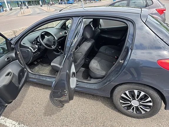 Peugeot 206 2011 photo 4