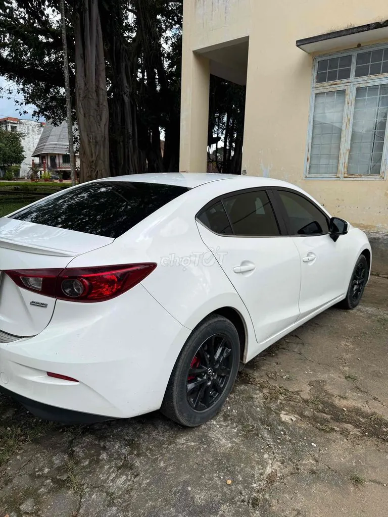 Mazda 3 2018 photo 2