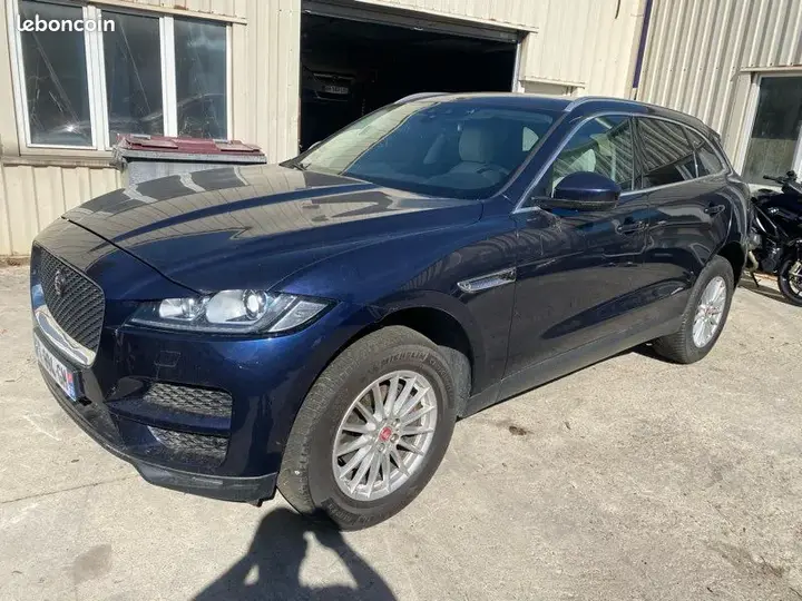 Jaguar F-Pace 2016 photo 2