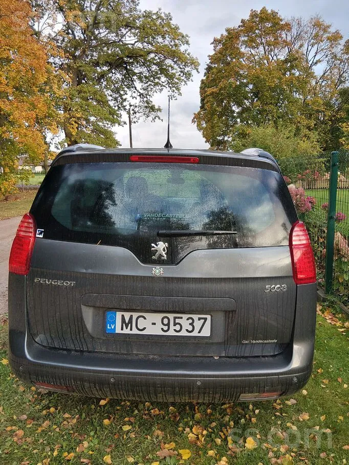 Peugeot 5008 2011 photo 4