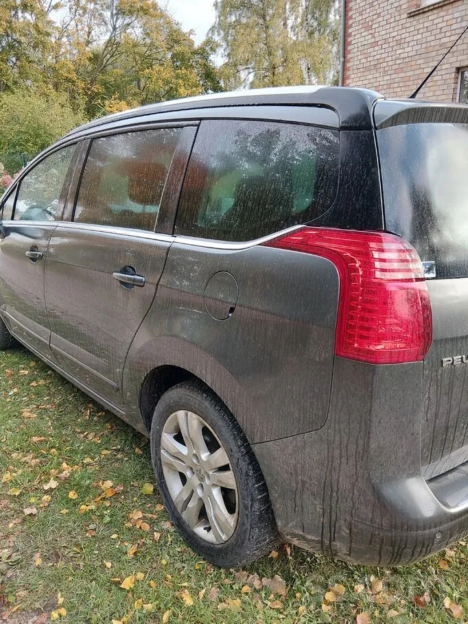 Peugeot 5008 2011 photo 3