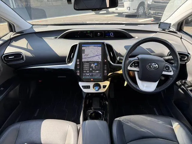 Toyota Prius Phv 2017 photo 3