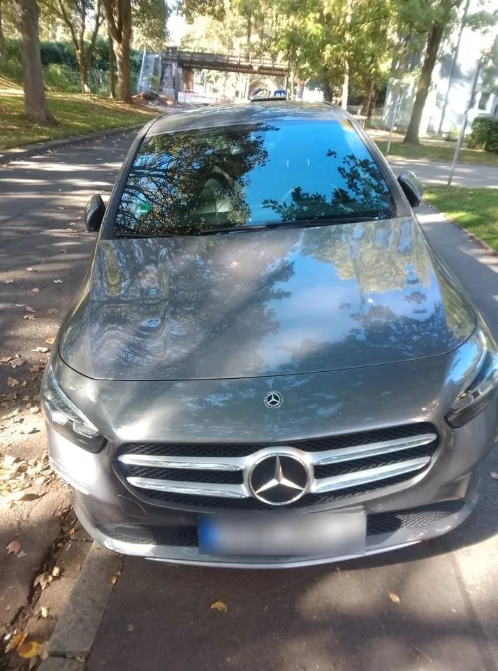 Mercedes-Benz B180