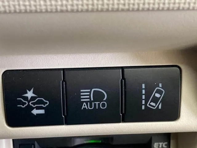 Toyota Porte 2017 photo 5