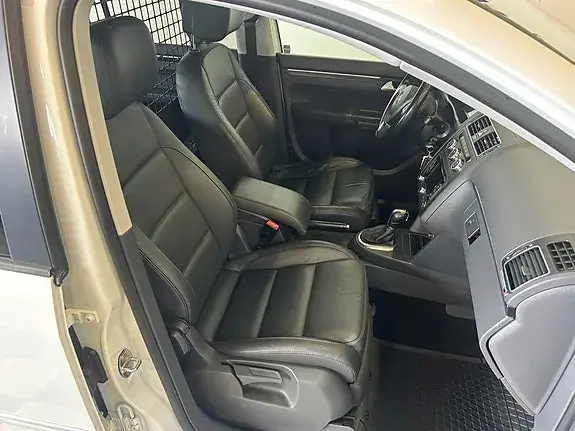 Volkswagen Touran 2015 photo 3