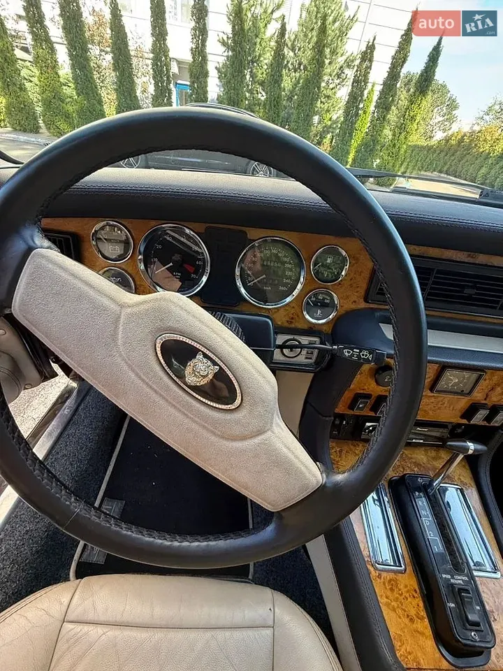 Jaguar Xj 1985 photo 2