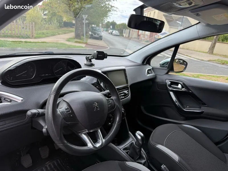 Peugeot 208 2016 photo 3