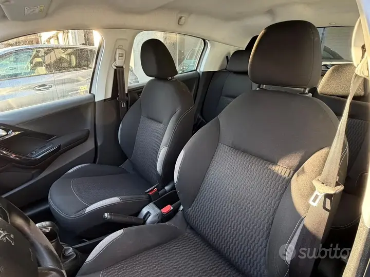 Peugeot 208 2016 photo 5