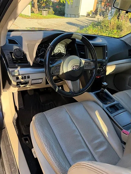 Subaru Legacy 2010 photo 2