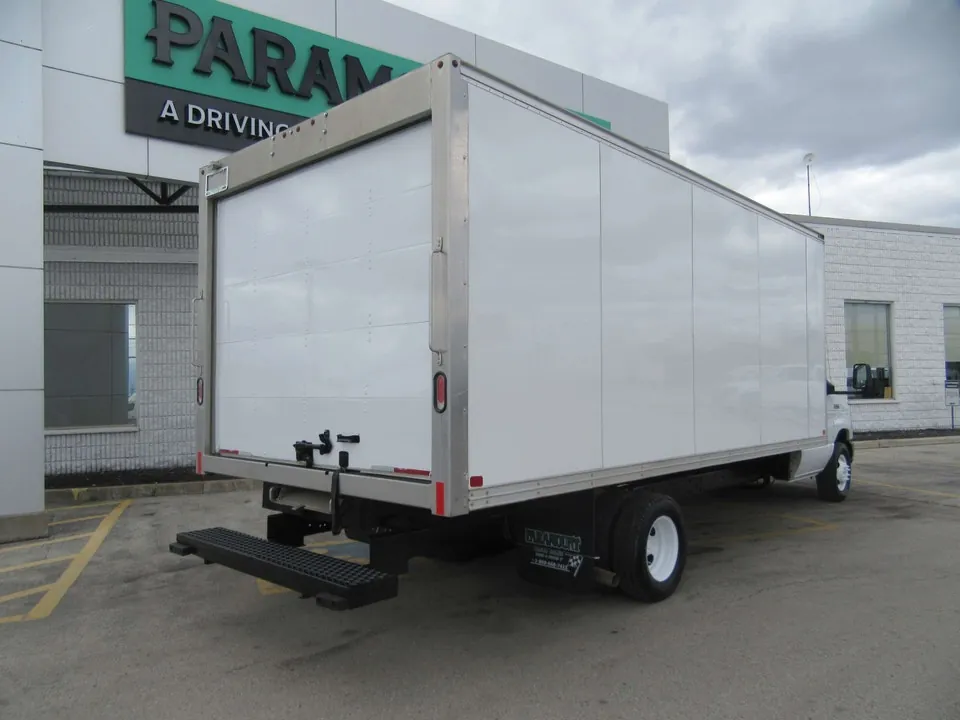 Ford E-450 2022 photo 3