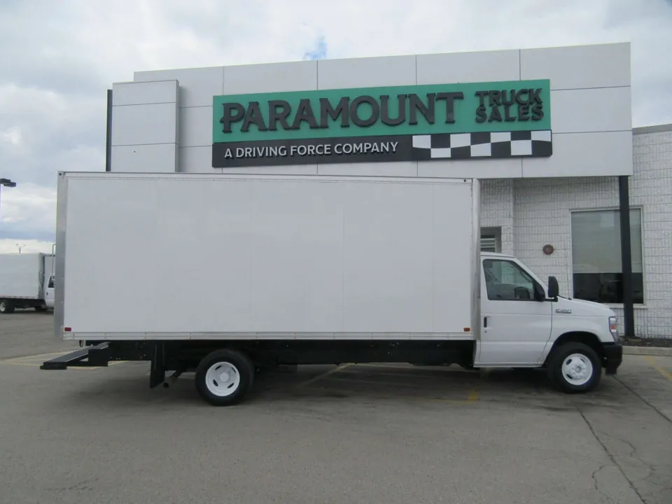 Ford E-450 2022 photo 2