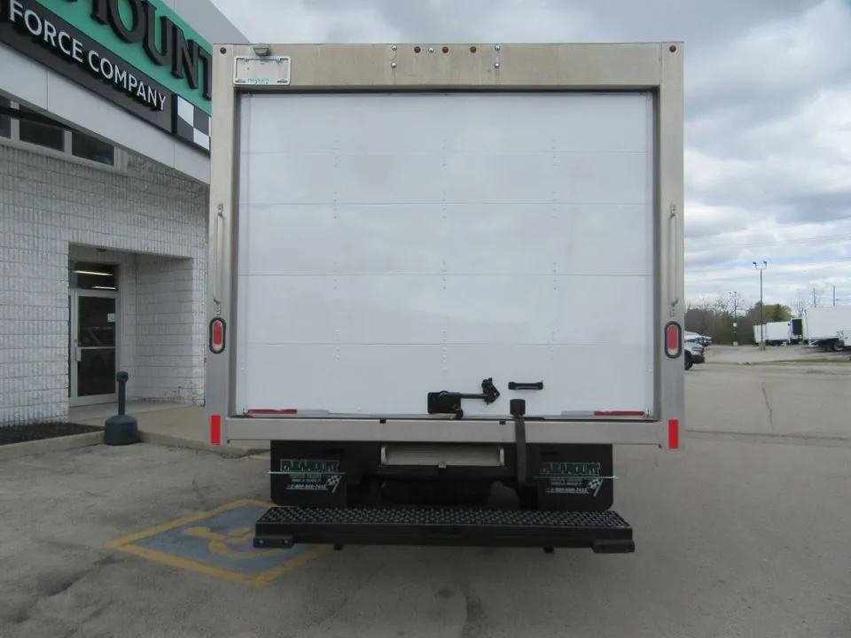 Ford E-450 2022 photo 4