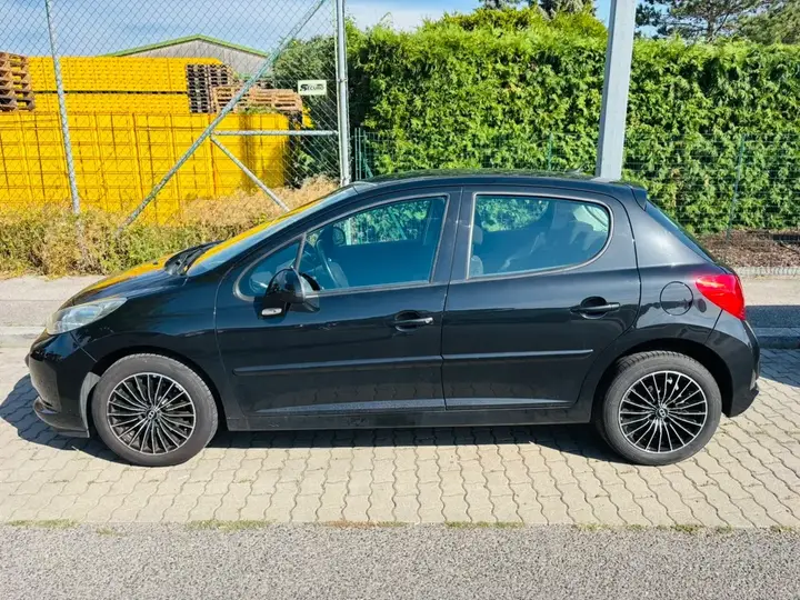 Peugeot 207 2009 photo 3