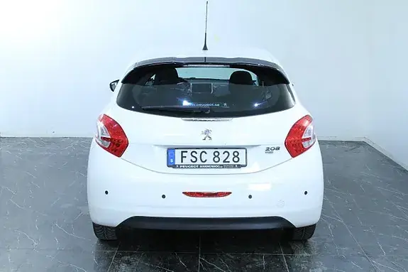 Peugeot 208 2015 photo 5