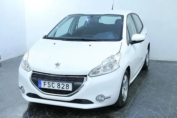 Peugeot 208 2015 photo 2