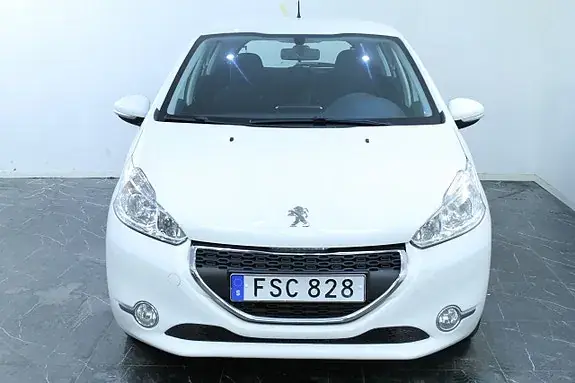 Peugeot 208 2015 photo 3