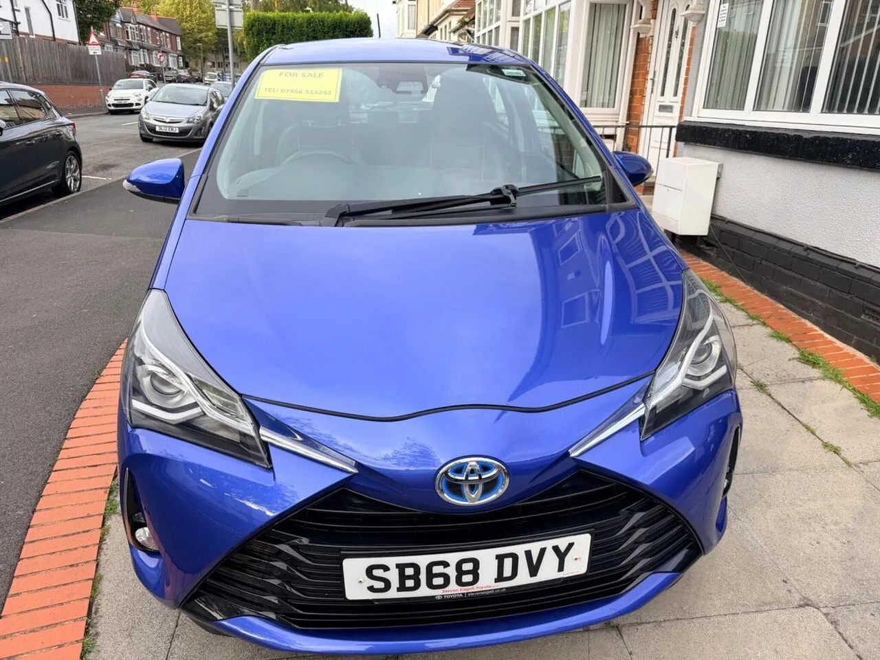 Toyota Yaris Hybrid 2019 photo 2