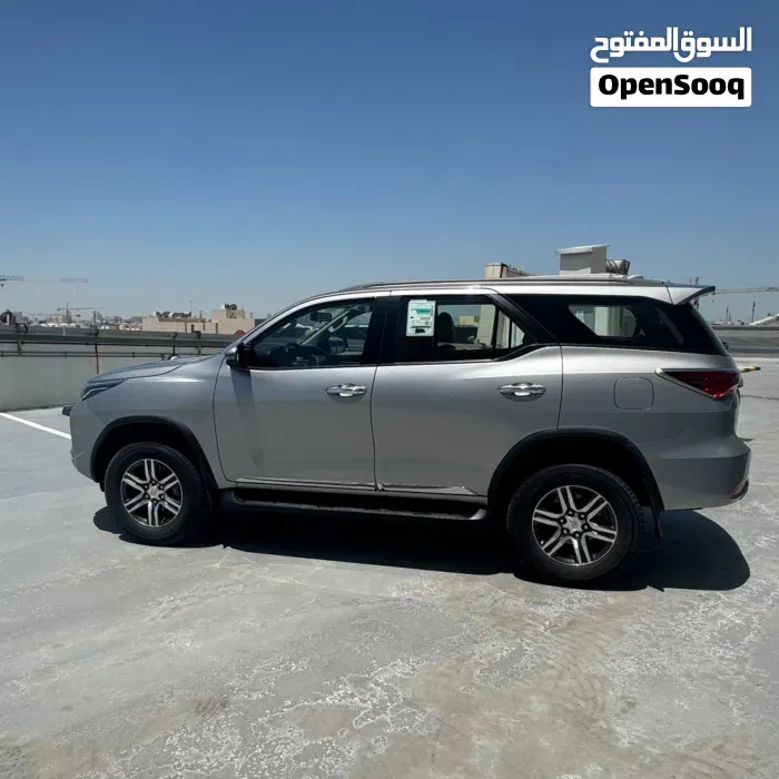 Toyota Fortuner 2023 photo 3