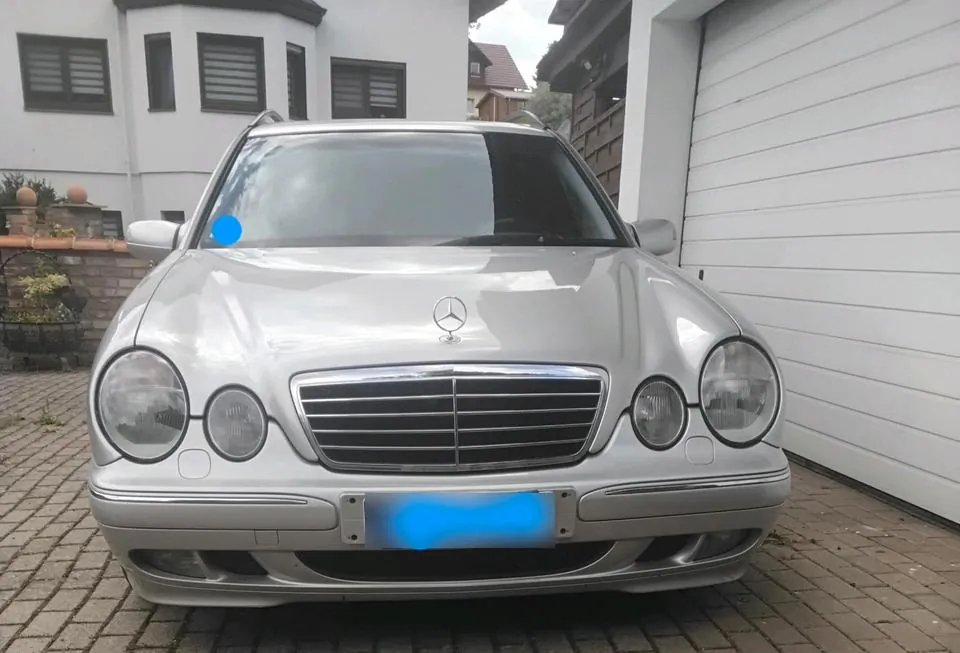 Mercedes-Benz W210
