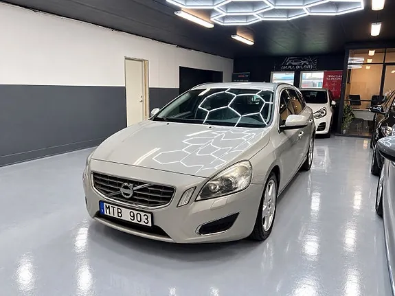 Volvo V60 2012 photo 2