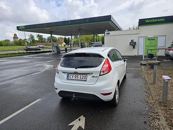 Ford Fiesta 2015 photo 2