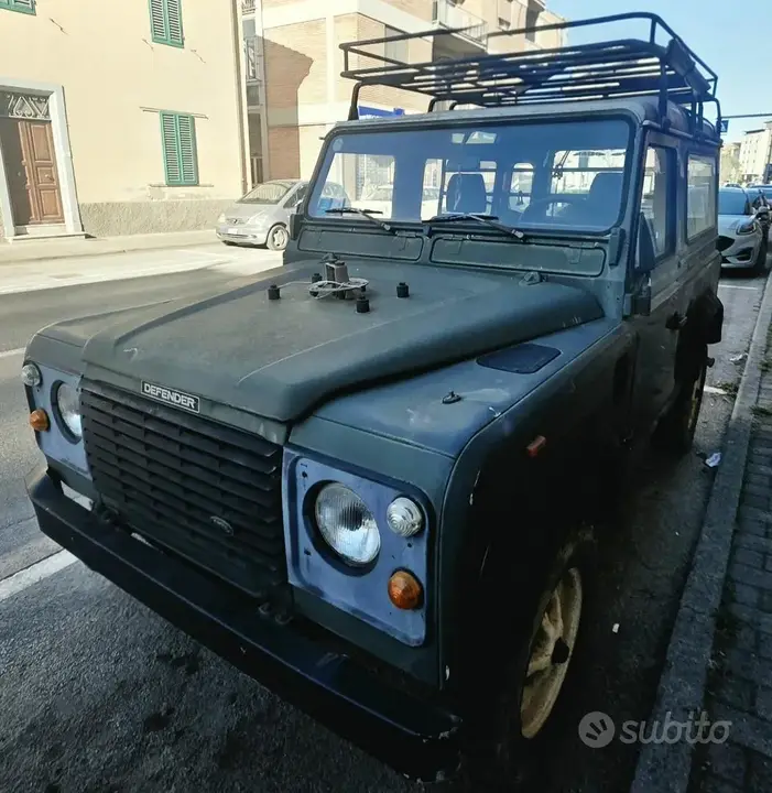 Land Rover Defender 90