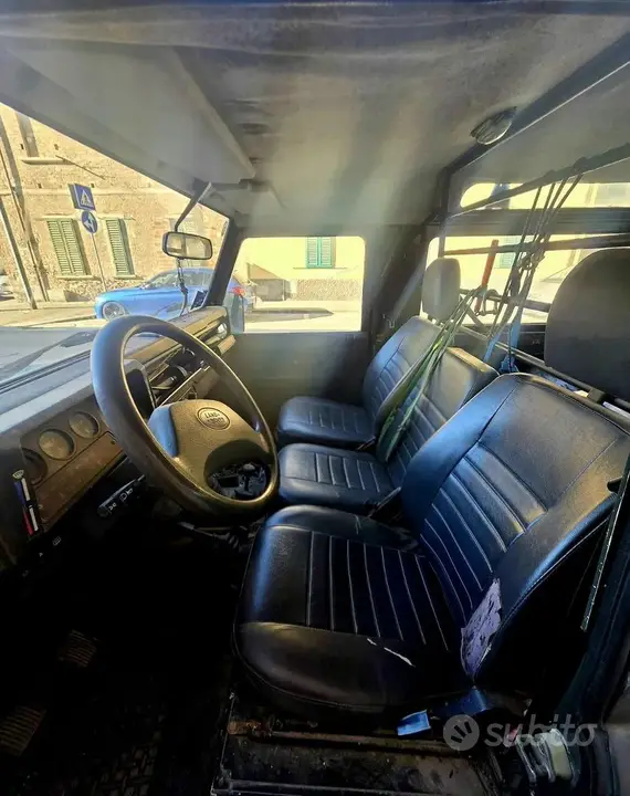 Land Rover Defender 90 1992 photo 4