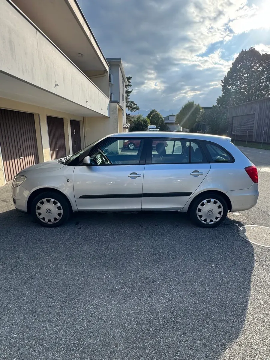 Skoda Fabia 2008 photo 2
