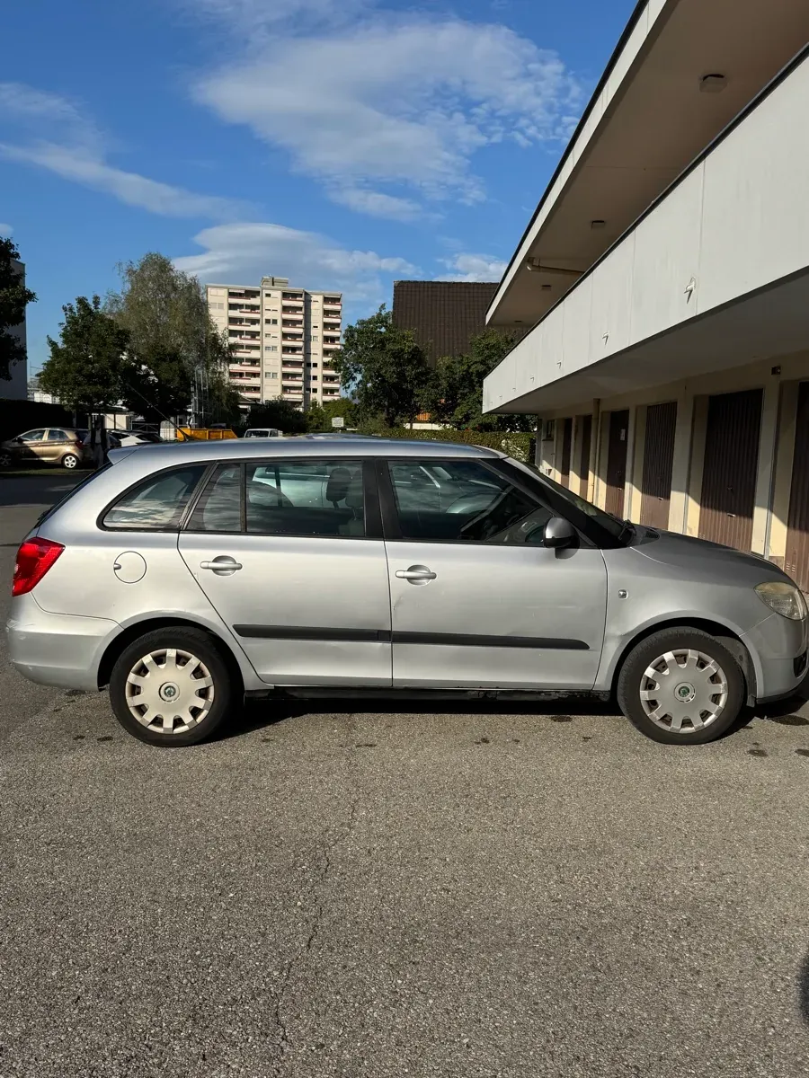 Skoda Fabia 2008 photo 3