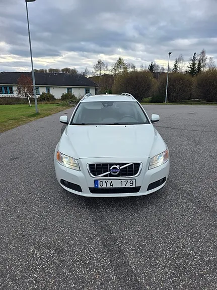 Volvo V70 2012 photo 3