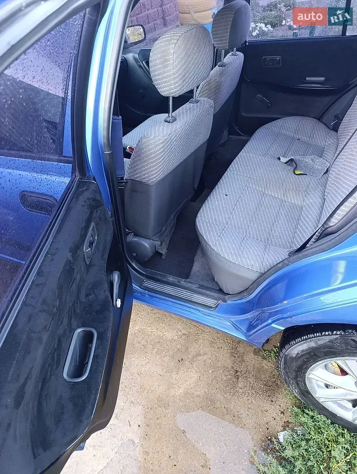 Nissan Sunny 1995 photo 5