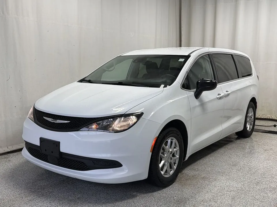 Chrysler Grand Caravan 2024 photo 2