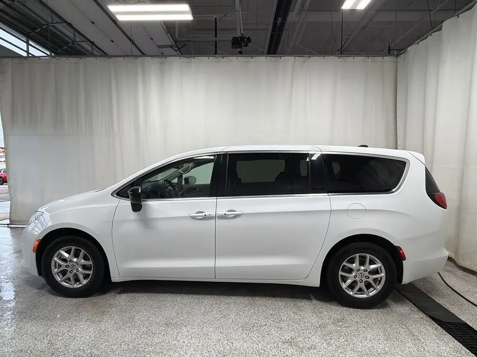 Chrysler Grand Caravan 2024 photo 5