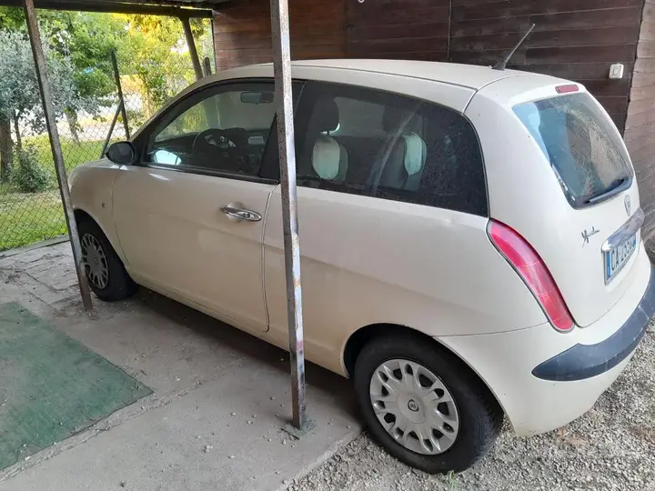 Lancia Ypsilon 2003 photo 2