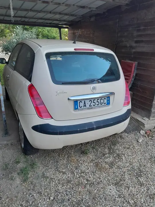Lancia Ypsilon